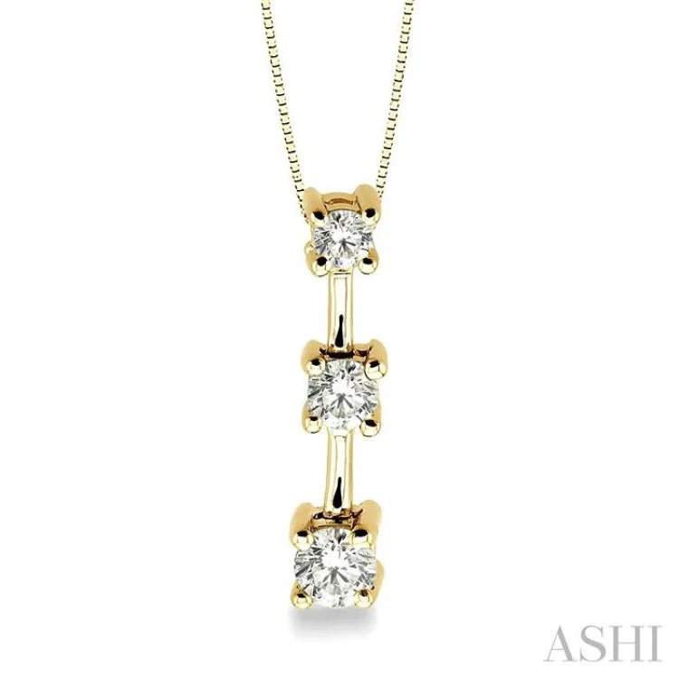 necklaces for mothers gift -1/4 Ctw Three Stone Round Cut Diamond Pendant in 14K Yellow Gold with Chain