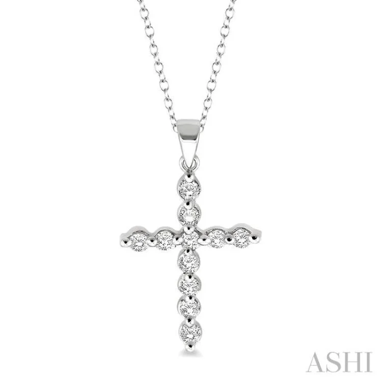 necklaces for daily elegance -1/10 Ctw Round Cut Diamond Cross Pendant in Sterling Silver with Chain