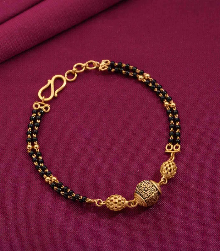 Vintage-inspired bracelets for ladies -Traditinal Circle Pendant Mangalsutra Bracelet