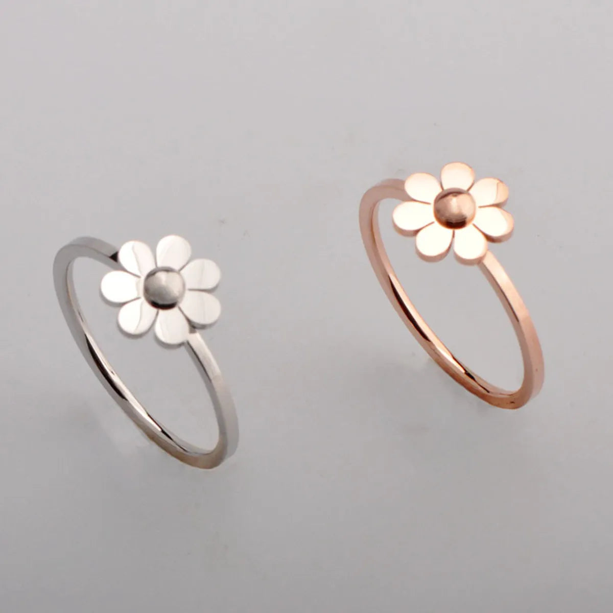 ladies rings rose gold trendy -Wholesale Jewelry Romantic Modern Style Sweet Flower 304 Stainless Steel 18K Gold Plated Rings