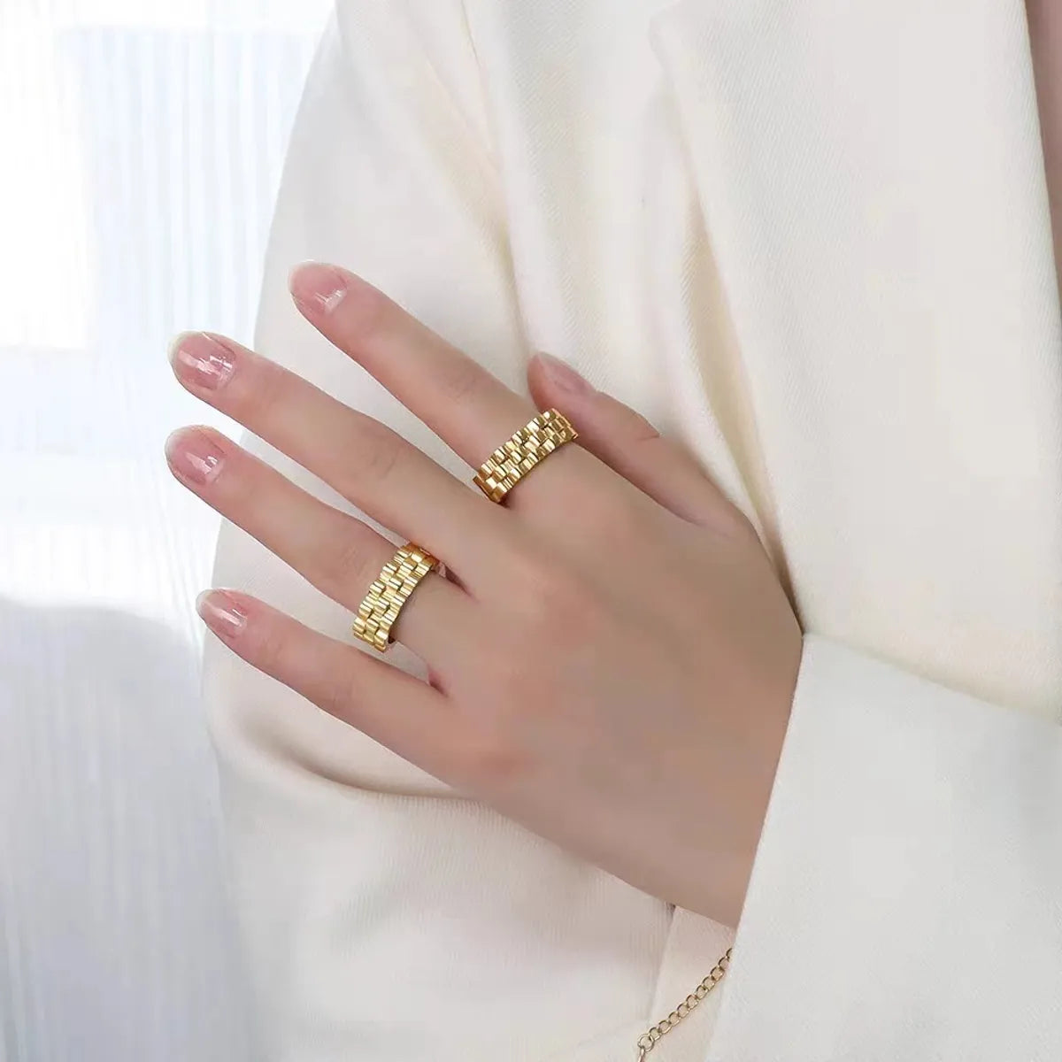 B188 Strap Ring Gold