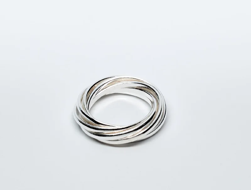 ladies rings anniversary gift idea -7 Interlinked Silver Bands Rings